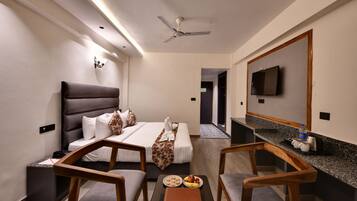 Deluxe Double Room | Premium bedding, desk, laptop workspace, blackout drapes