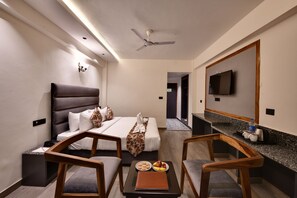 Deluxe Double Room | Premium bedding, desk, laptop workspace, blackout drapes - Click Sunburry Hotel Katra (Reasi)