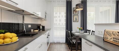 Réfrigérateur, four, plaque de cuisson, lave-vaisselle