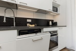 Fridge, oven, stovetop, dishwasher - Międzyborska 10B | Spacious Apartment | Parking (Warszawa)