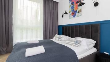 2 bedrooms, desk, iron/ironing board, travel crib