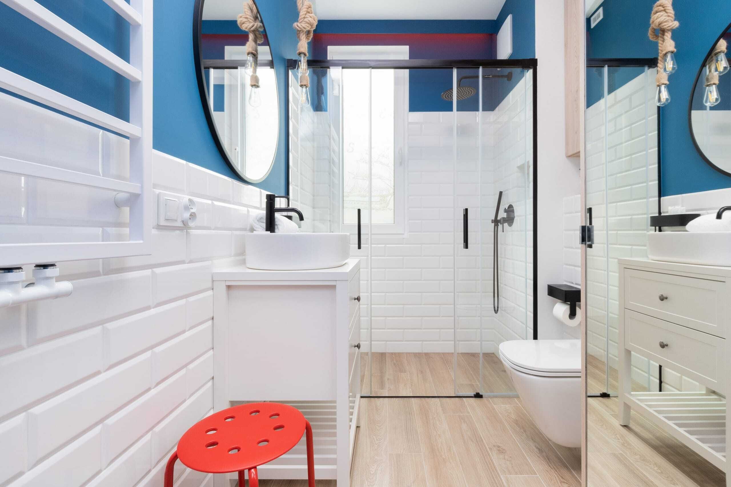 Shower, hair dryer, towels, shampoo