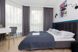 2 bedrooms, desk, iron/ironing board, travel crib