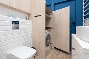 Shower, hair dryer, towels, shampoo