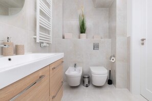 Dusche, Haartrockner, Handtücher