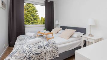 1 bedroom, desk, iron/ironing board, WiFi