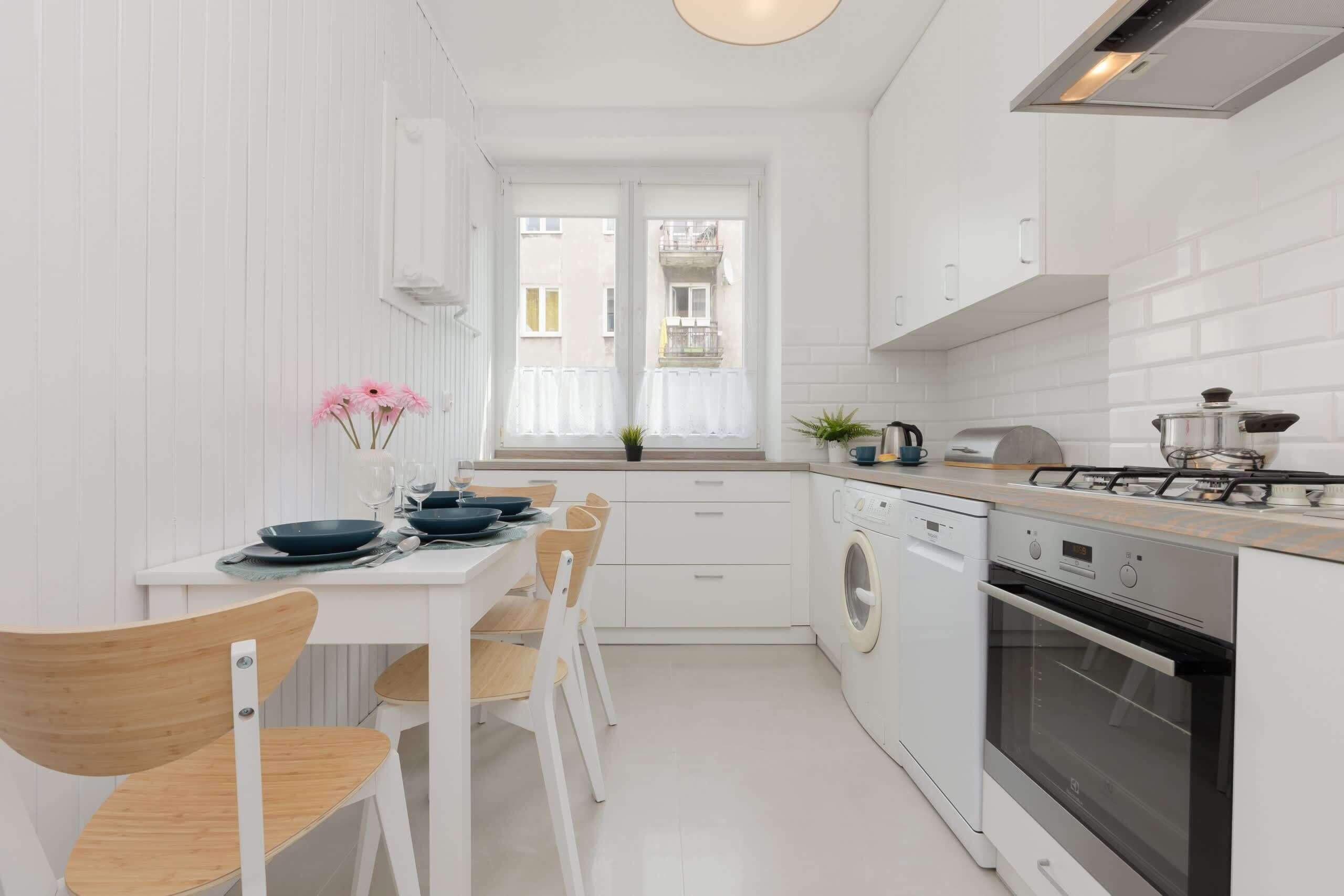 Fridge, oven, stovetop, dishwasher