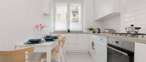 Refrigerador, horno, placa de cocina, lavavajillas