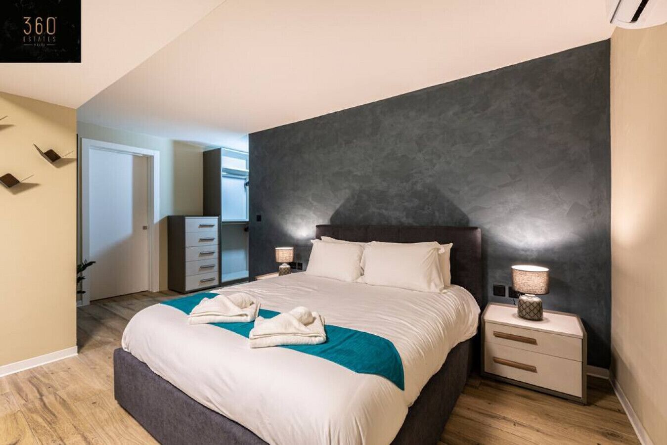 Desk, iron/ironing board, travel cot, WiFi