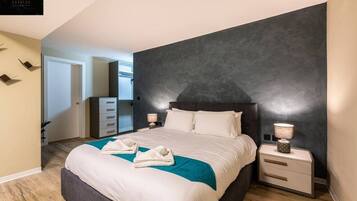 Desk, iron/ironing board, travel cot, WiFi