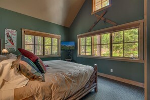 4 bedrooms, iron/ironing board, free WiFi, bed sheets