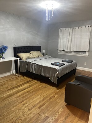 5 habitaciones, tabla de planchar con plancha, cuna de viaje y wifi