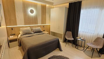 Habitación Deluxe doble | Minibar, escritorio, espacio para trabajar con un portátil