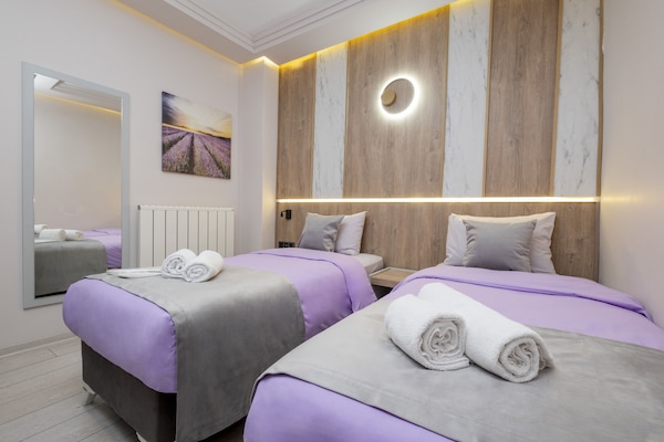 Economy Twin Room | Minibar, laptop workspace, soundproofing, free WiFi