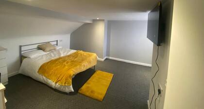 Remarkable 5 Bedroom 5 Bathroom House in Coventry