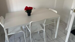 Casa, varias camas | Restaurantes