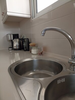Apartamento, varias camas | Cocina privada | Frigorífico, horno, lavavajillas y hervidor eléctrico