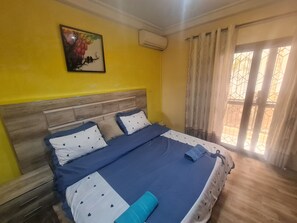 4 habitaciones, tabla de planchar con plancha y ropa de cama 