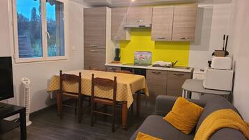 Télévision, table de tennis de table