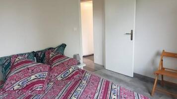 1 chambre, fer et planche à repasser, Wi-Fi gratuit, draps fournis