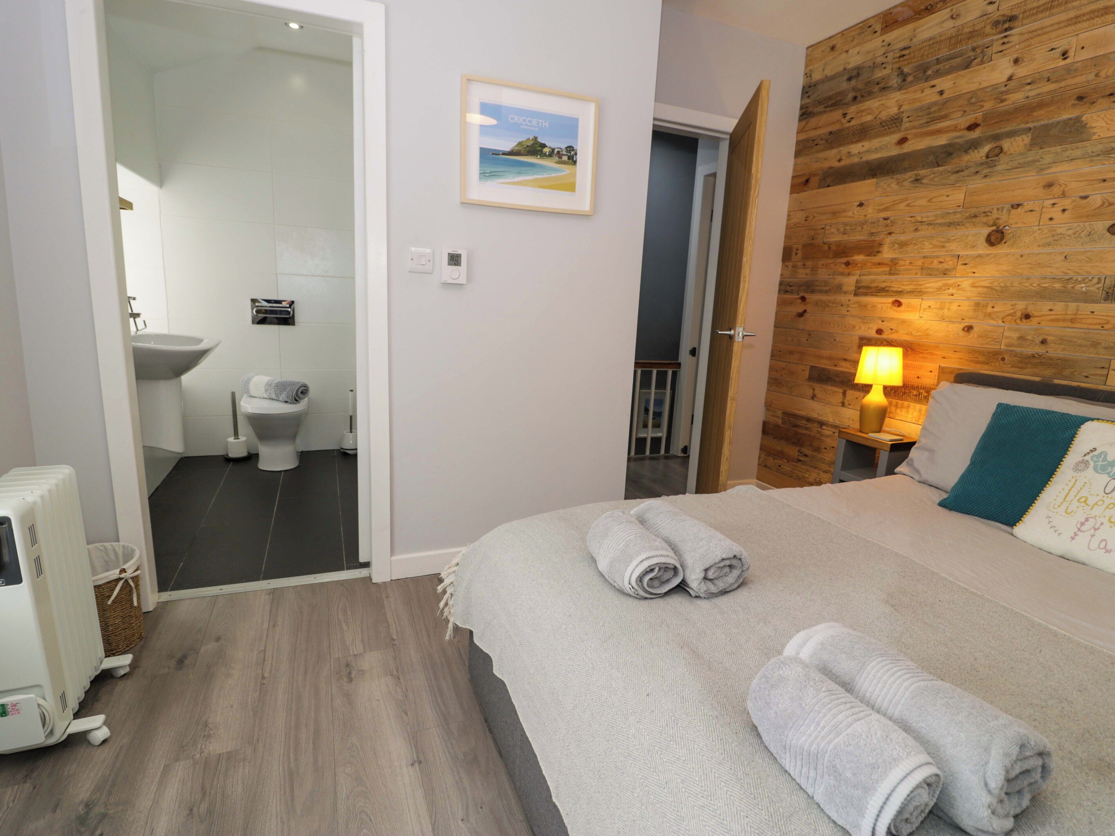 Cottage | 2 bedrooms, individually decorated, individually furnished, free WiFi