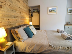 Cottage | 2 bedrooms, individually decorated, individually furnished, free WiFi