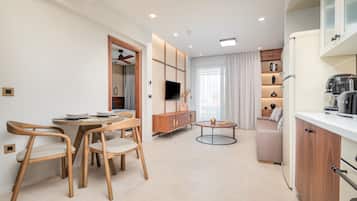 Full-size fridge, oven, cleaning supplies