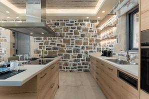 Fridge, oven, dishwasher, coffee/tea maker