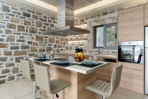 Fridge, oven, dishwasher, coffee/tea maker