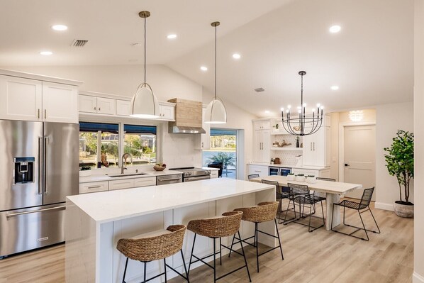 Frigorifero, microonde, forno, lavastoviglie