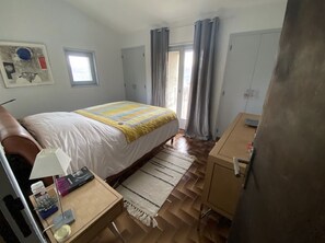 4 bedrooms, desk, iron/ironing board, travel cot