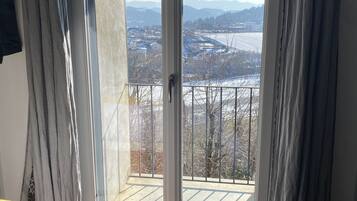 4 chambres, bureau, fer et planche Ă repasser, lit parapluie