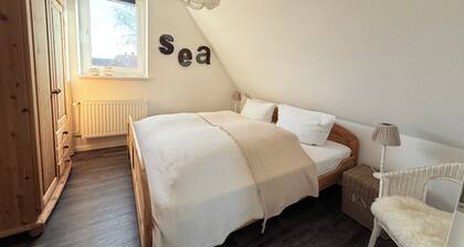 Beautiful vacation home, 150m to sandy beach with own beach chair, garden, sauna, WLAN
