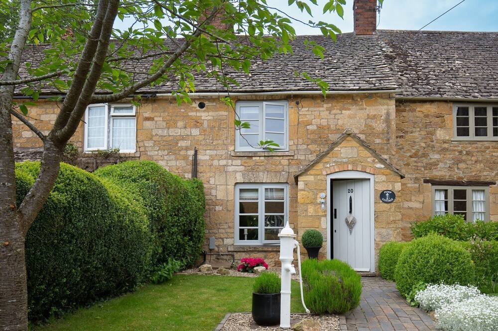 High Pump Cottage - sleeps 4 guests in 2 bedrooms