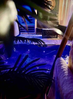 Tina de hidromasaje al aire libre