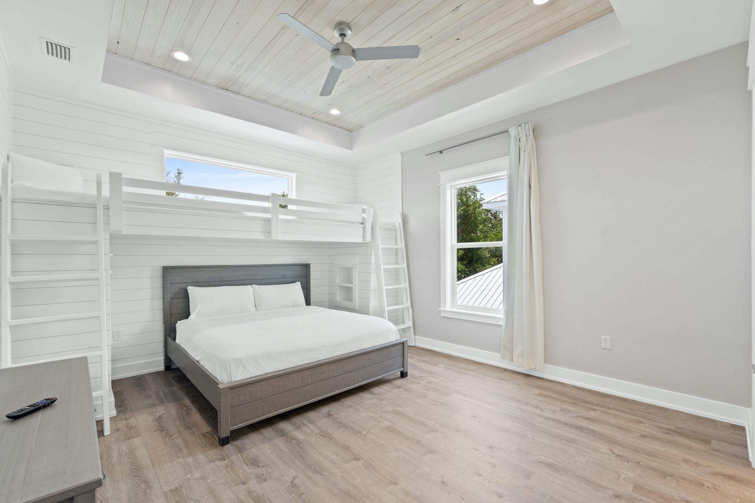 Beach House Totally Beachin - Sleeps 32 - 2 Private Pools, Beach, Pet Friendly