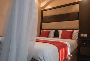 1 bedroom, desk, iron/ironing board, WiFi - Modern, comfortable & secure accomodation. (Rungiri)