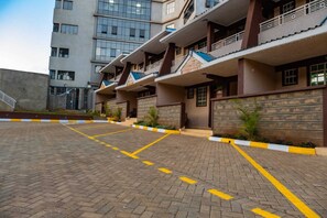 Exterior - Modern, comfortable & secure accomodation. (Rungiri)