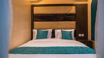 1 bedroom, desk, iron/ironing board, WiFi
