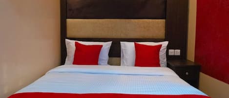 1 bedroom, desk, iron/ironing board, WiFi