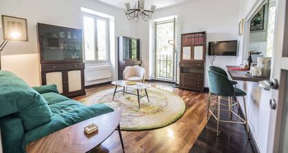 Testaccio Luminous and Large Apartment
