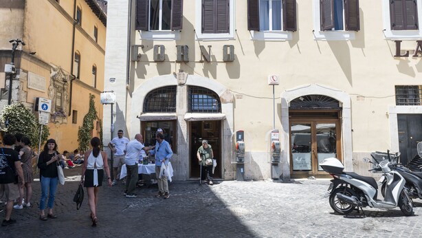 A cobblestone street with a building labeled "FORNO" and a parked scooter. - Campo de Fiori Large Family Apartment (Roma)