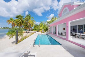 Outdoor pool - Fantasea: Family Beach Villa on Bio Bay w/ Private Pool, Veranda Lounge + Dock (Cayman Kai)