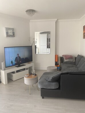 Apartment, 2 Queen Beds | Living area - Inviting 2-bed Apartment in London (London)