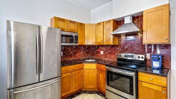 Basic Apartment, Multiple Beds | Private kitchen | Fridge, oven, stovetop, griddle