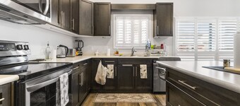 Spacious Private Getaway Minutes to Niagara Falls!