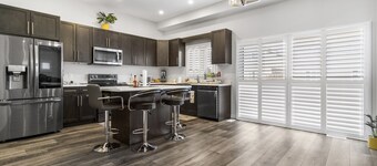 Spacious Private Getaway Minutes to Niagara Falls!