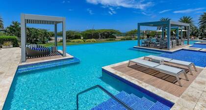 OCEAN VIEWS with Amazing Sunsets Steps from Eagle / Palm Beach🏝️