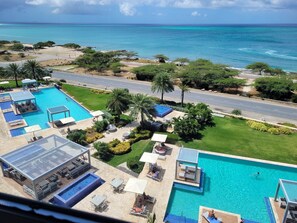 Piscine à débordement