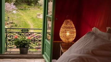 4 bedrooms, bed sheets